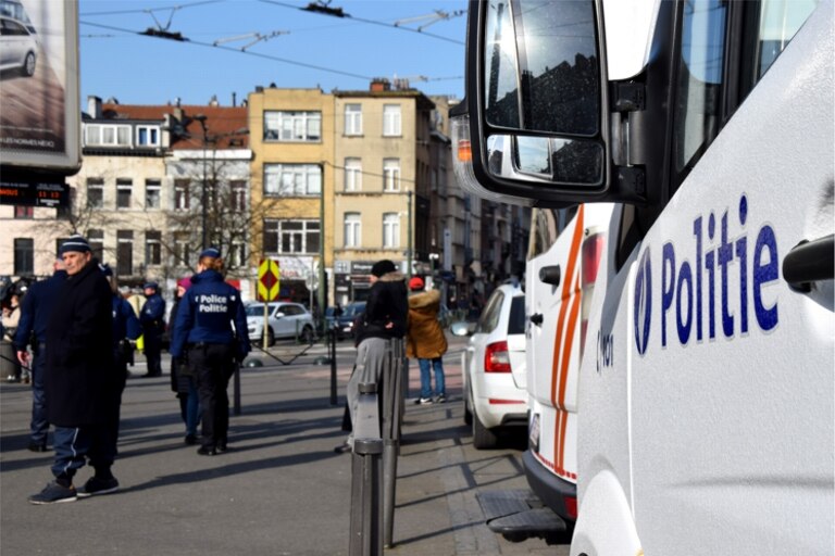 Opération coup de poing à Schaerbeek : cocaïne, e-cigarettes et arrestations sur la place Liedts