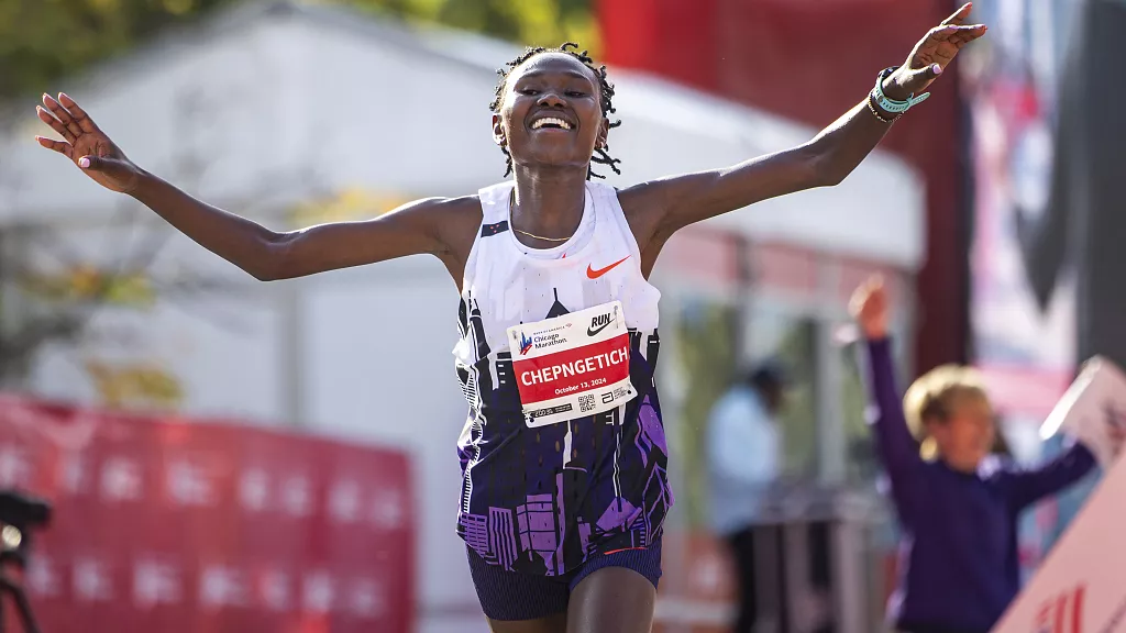 Marathon de Chicago : la kényane Chepngetich bat le record du monde